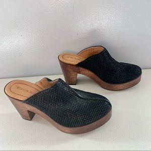 TRASK GWEN LEATHER SNAKE SKIN HEELED BLACK MULE 8